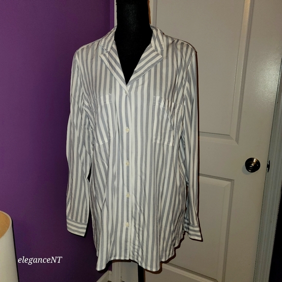 Old Navy Tops - Old Nacy Black/White Striped Long Sleeve Shirt Sz: L NWT